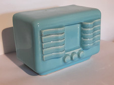 ancienne tirelire à casser en forme de radio TSF années 1950