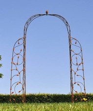 arche de jardin en fer forgé avec des Feuilles 