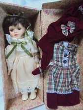 LOT DE 4 POUPEES PORCELAINE