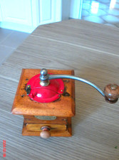 A SAISIR CE RARE ET  ANCIEN  PETIT MOULIN  A POIVRE  "JAPY ET CIE" EN BOIS VERNI