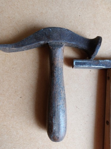 Outil ancien pour - le, cuir