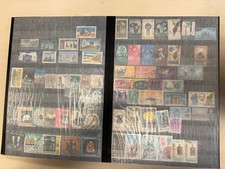 MONDE GROS LOT DE TIMBRES DANS DES CLASSEURS DANS UN CARTON D'ENVIRON 13 KG #61