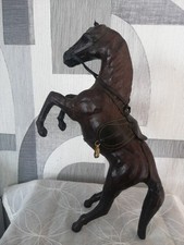 Cheval En Cuir