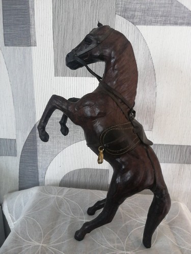 Cheval cuir - en,