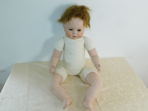 Poupée fille marquée avec - poupée,