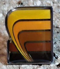 A18  Pin's Pins Pin  épinglette ENTREPRISE SIGNE  NBC