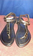 SILVER SANDALS SIZE 7