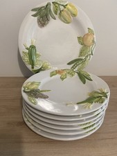 Assiette de service + 1 plat barbotine decor légumes du jardin non marquée