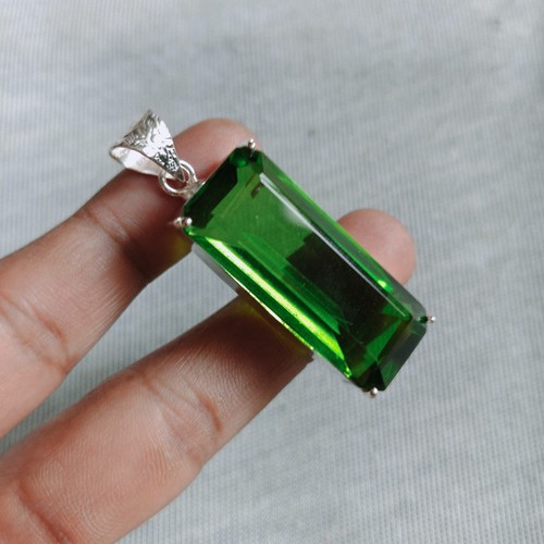 Pendentif pierre précieuse