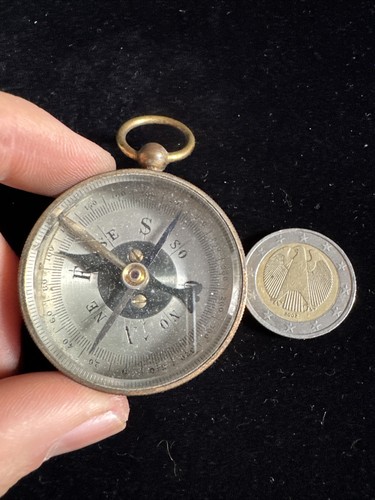 Ancienne petite boussole - , de