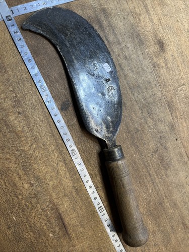 Old tool outil - /,