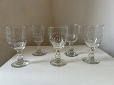 Ensemble de 5 verres à pied