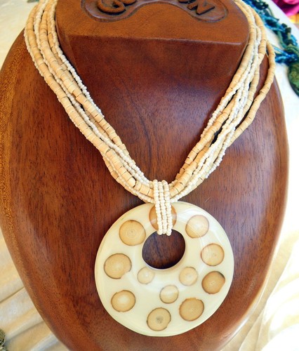 Gros collier donut blanc - gros,