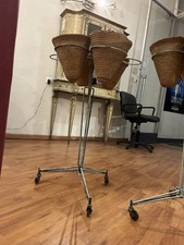 Deux chariots de mise en pli