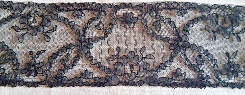 Dentelle fine début - ,