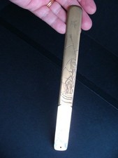 Tourne page / coupe papier