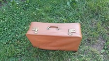 Ancienne valise en cuir marron. Vintage rétro des années 60