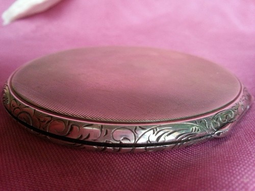 Bel ancien poudrier - , argent
