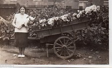 BD677 Carte Photo vintage card RPPC Femme woman charriot fleuri fleurs charrette
