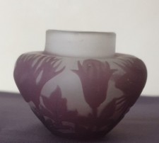 Ets GALLE, très joli vase en verre multicouche à décor floral