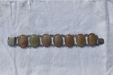 ancien bracelet avec  pierres plates des années 50 /60