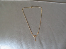 collier en plaquet or de style