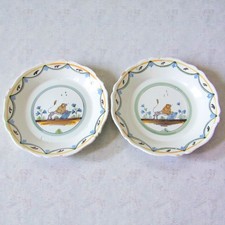 Nevers. Paire d'assiettes en