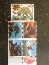 5 TIMBRES DINOSAURES (N°25)