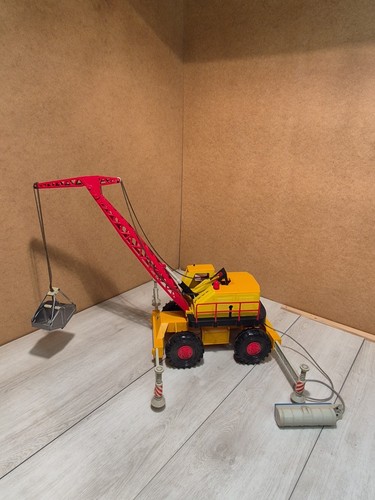 Ancienne grue chantier - ancienne,