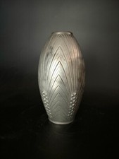 Vase ART DÉCO ovoïde en étain de dinanderie forgé à la main Signé : "R. Delavan"