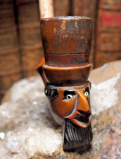 PIPE  SATYRIQUE EN BOIS SCULPTE   "tete de notable ! "  SUISSE debut 20em