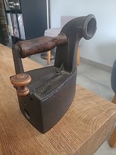 ANCIEN FER  à BRAISE en FONTE  avec cheminée 