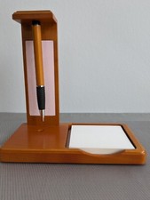 Original et élégant, ce bloc notes avec son stylo à attache magnétique