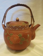 THÉIÈRE CHINOISE EN TERRE CUITE DÉCOR FLORAL ÉMAILLÉ DN694