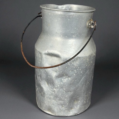 Ancien pot lait - à,