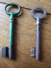Lot  de 2 Keys Clés Anciennes ,  Tige pleine pour porte, meuble ...