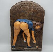 Sculpture Fanny haut-relief en plâtre polychrome signé Popa Pétanque XXème
