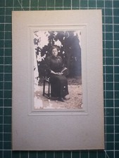 UG142 grande CDV circa 1900 jeune femme extérieur studio inconnu