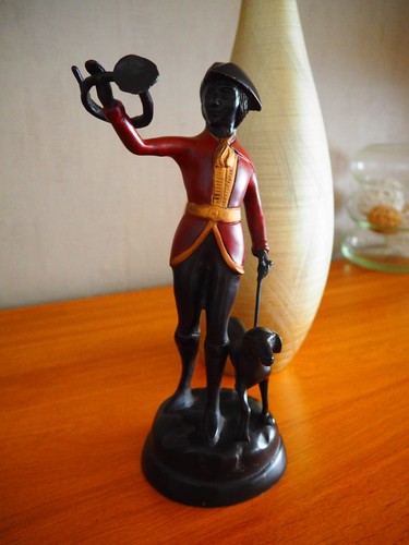 Statuette chasseur avec son - statuette,