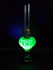 Arts and Crafts Lampe pétrole Victorian ( 1837-1901 ) Vaseline Glass  Ouraline
