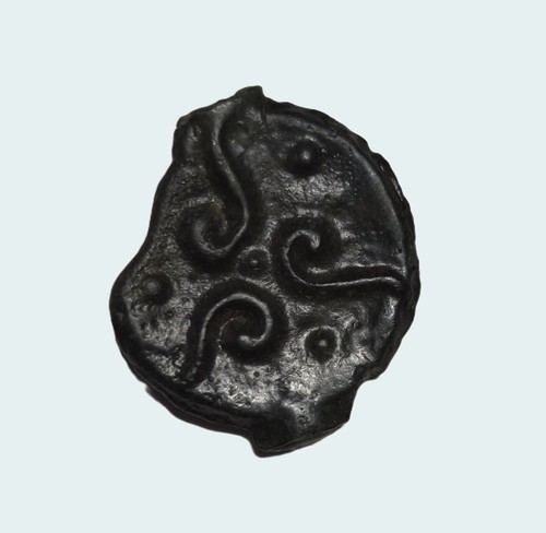 Rare potin aux trois volutes - potin,