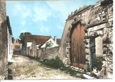 CHARROUX - vieux portique