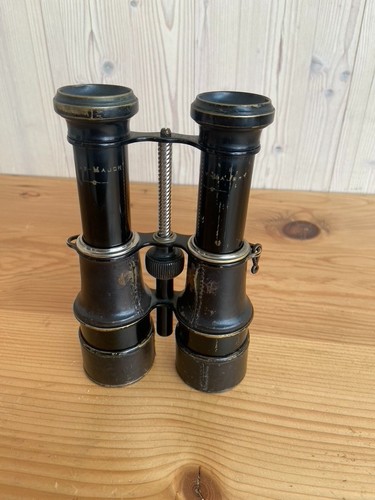 Jumelles militaire avec