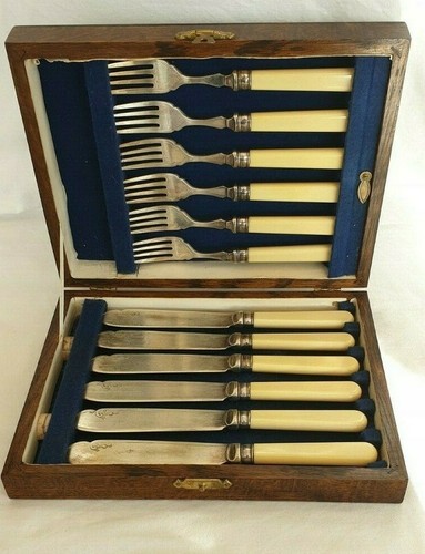 Ensemble couverts à - de,