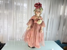 Poupée d'artiste poupée en