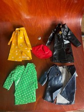 Lot d imperméables vintage pour la poupée mannequin Tressy de la marque Bella