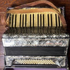 Royal Artist Accordion w/
