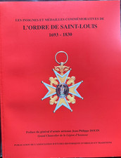 INSIGNES ET MEDAILLES