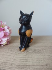 Sculpture de chat assis vintage en bois marron et beige rétro, décoration bohème