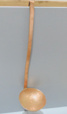 -ANCIENNE  LOUCHE EN CUIRE DECO CUISINE COLLECTION ART POPULAIRE  D